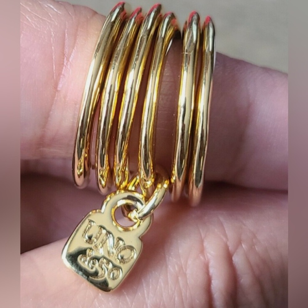 Prisoner - Uno de 50 Gold Stacking Ring - Picture 10 of 10